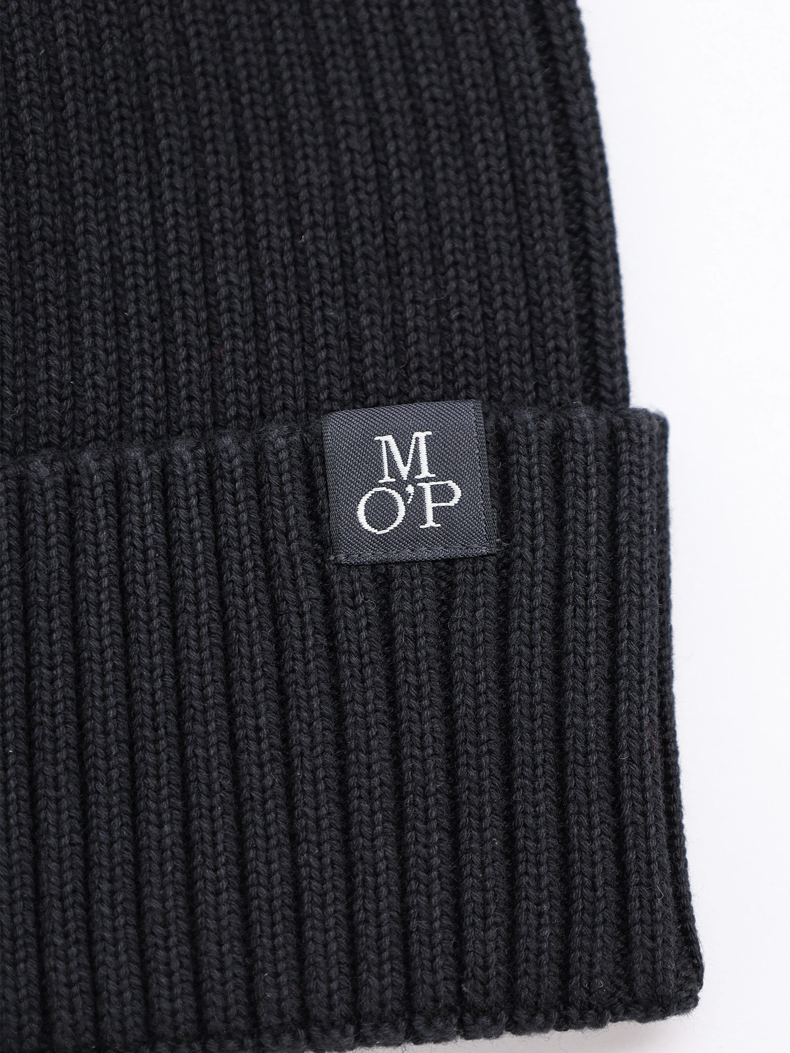 Шапка-бини черного цвета с отворотом из хлопка